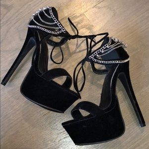 Chain embezzled velvet Tie heel.